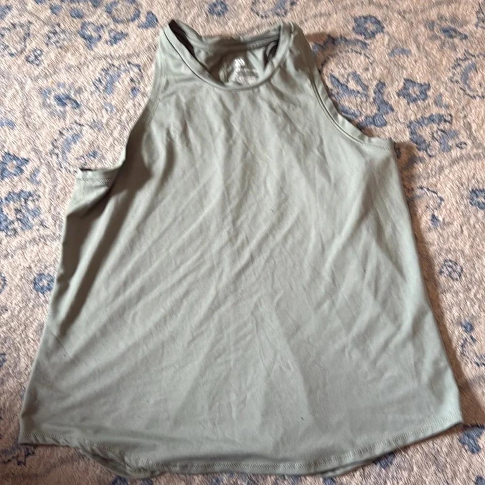 EUC Medium Set of 3 Target All in Motion Women's tanks - Picture 9 of 10